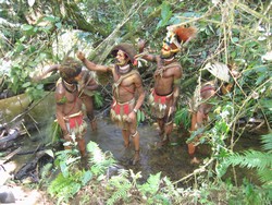 Papua New Guinea – Huli tribe – Tari